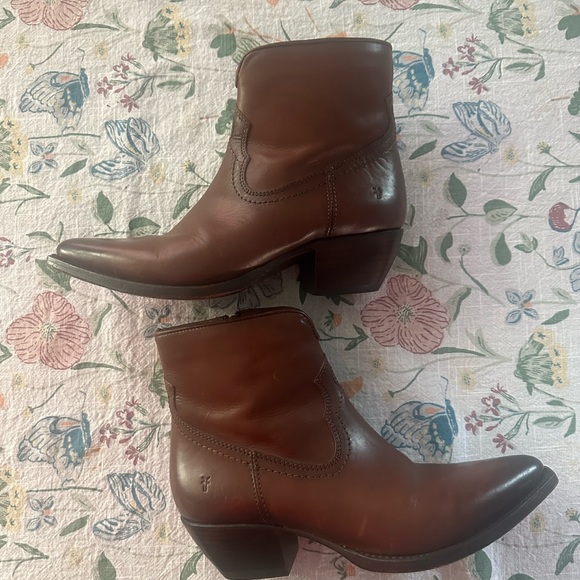 Frye Shane Short Women's Pull-on Boots, Whiskey Size 6 - Picture 2 of 7